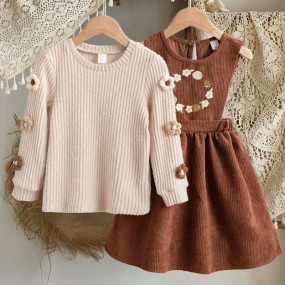 SHEIN Vintaside Kids 2pcs Young Girl Floral Decor Round Neck Long Sleeve Top And Embroidered Strap Dress Cute Set, Autumn & Winter